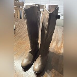 Women’s boots
